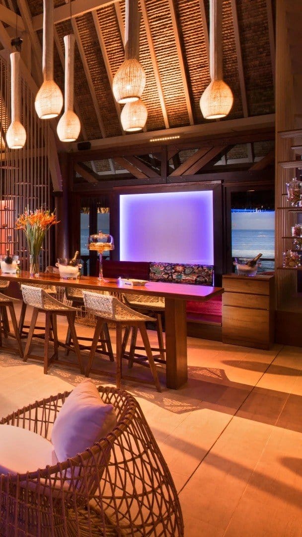 upa-upa-lounge-bar-bora-bora-pol3